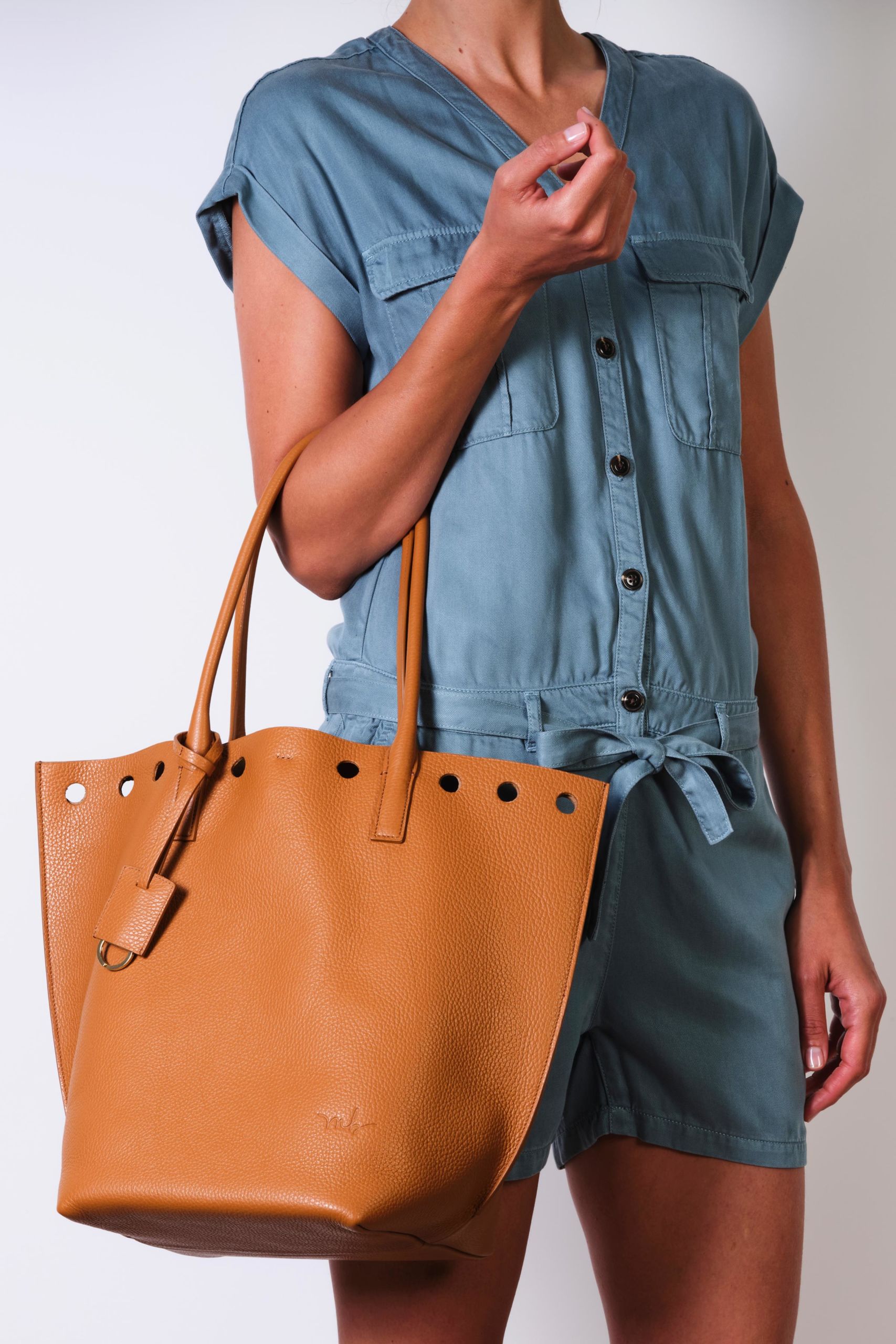 mamabenz__VICTORIA_camel_modelview